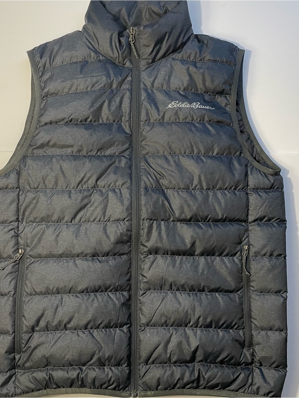 Eddie Bauer Men's Quilted Puffer Vest in Dark Gray.sz small